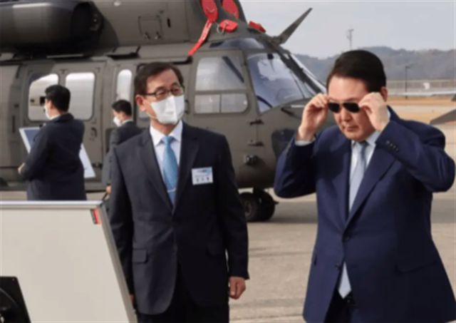 着中方高层的面马科斯要求东盟九国选边站凯发K8旗舰厅AG客服中菲在老挝交锋当(图12)